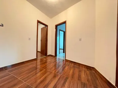 Casa com 2 Quartos para alugar, 55m² no Marilândia - 3ª Seção, Ibirité