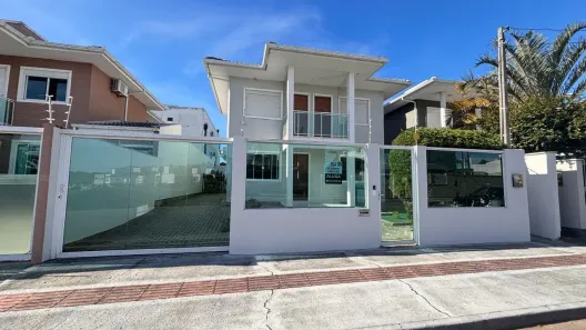 Casa com 4 Quartos para alugar, 317m² no Campeche, Florianópolis