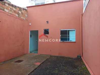 Casa com 2 Quartos à venda, 60m² no Jardim Europa, Uberlândia