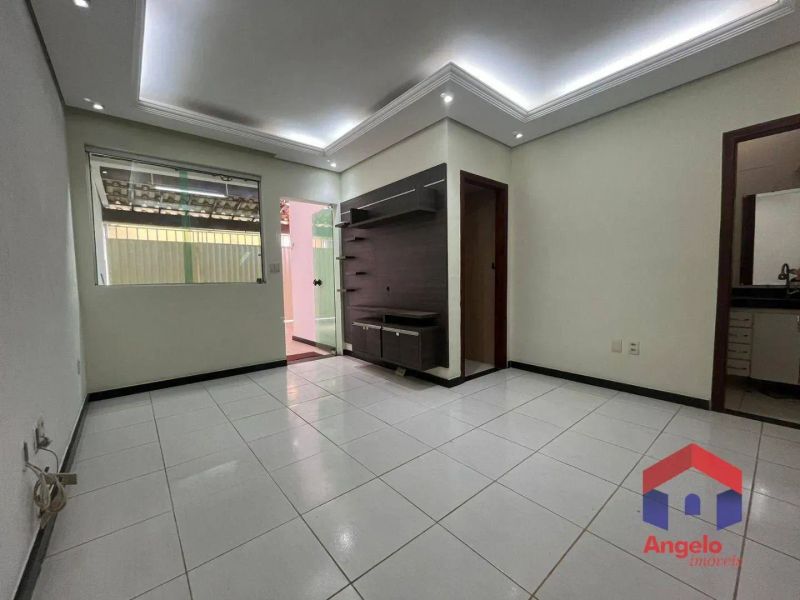 Casa com 2 quartos — Santa Mônica, Belo Horizonte