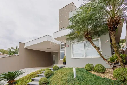 Casa com 3 Quartos à venda, 240m² no Floresta, Joinville