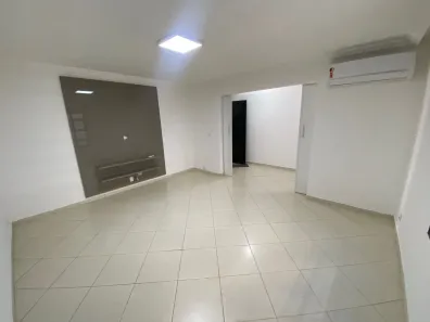 Casa com 5 Quartos para alugar, 270m² no Presidente Roosevelt, Uberlândia