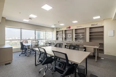 Sala Comercial para venda ou aluguel, 80m² no Green Valley Alphaville, Barueri