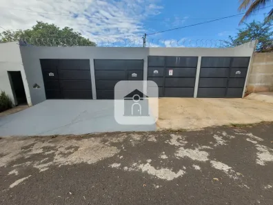 Casa com 2 Quartos para alugar, 70m² no Dona Zulmira, Uberlândia