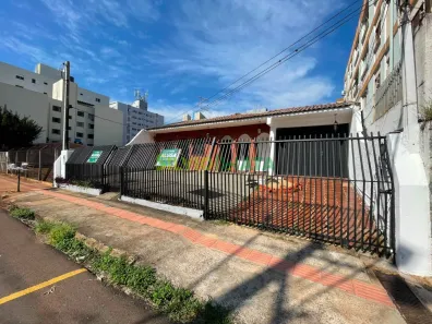 Ponto Comercial com 11 Quartos para alugar, 453m² no Zona 07, Maringá