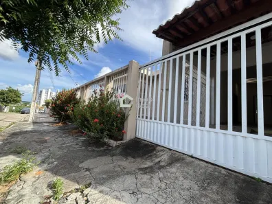 Casa com 4 Quartos à venda, 146m² no Candelária, Natal