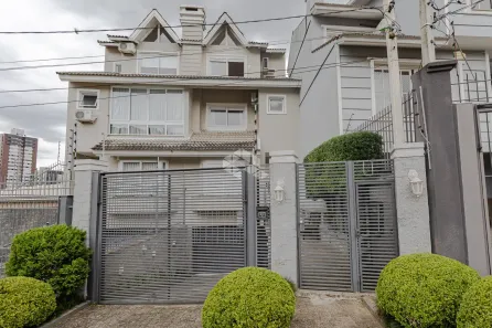Casa com 3 Quartos à venda, 239m² no Chácara das Pedras, Porto Alegre