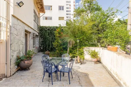 Casa com 3 Quartos para alugar, 232m² no Jardim das Bandeiras, São Paulo