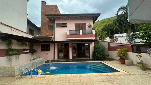 Casa com 4 Quartos à venda, 200m² no Centro, Guararema