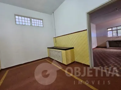 Casa com 3 Quartos para alugar, 120m² no Centro, Uberlândia