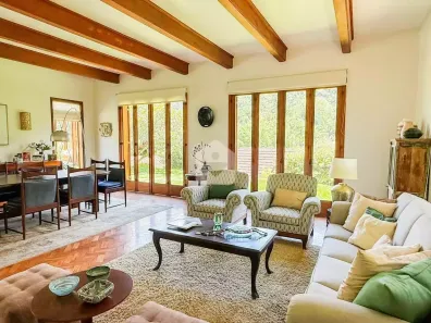 Casa com 4 Quartos para alugar, 340m² no Quarteirão Ingelheim, Petrópolis