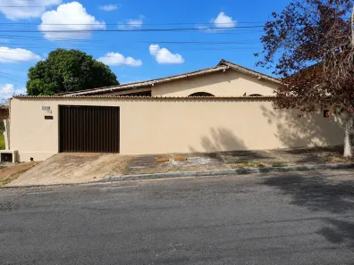 Casa com 3 Quartos para alugar, 90m² no Setor Sudoeste, Goiânia