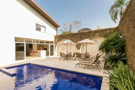 Casa com 4 Quartos à venda, 707m² no Água Verde, Curitiba