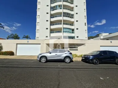 Apartamento com 3 Quartos para alugar, 130m² no Vigilato Pereira, Uberlândia