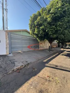 Casa com 3 Quartos para alugar, 484m² no Vila Mesquita, Bauru