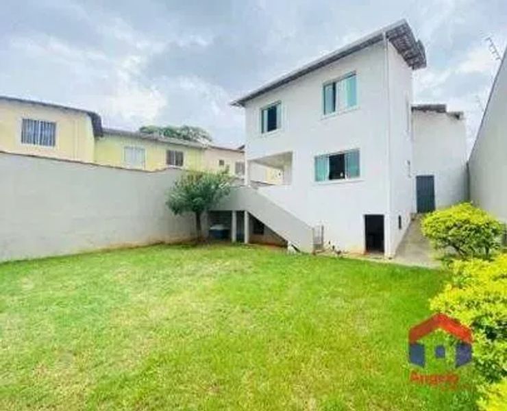Casa com 4 quartos — Copacabana, Belo Horizonte