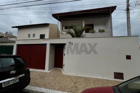 Casa com 3 Quartos à venda, 280m² no Jardim Santo Antônio, Itatiba