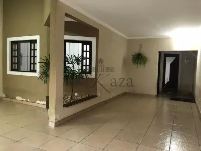 Sobrado com 4 Quartos à venda, 175m² no Loteamento Villa Branca, Jacareí