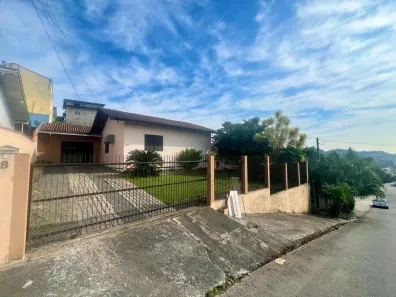 Casa com 3 Quartos para alugar, 150m² no Costa e Silva, Joinville