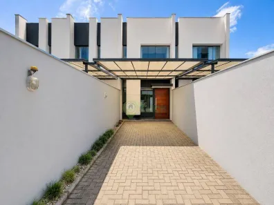 Casa com 3 Quartos à venda, 117m² no Costa e Silva, Joinville