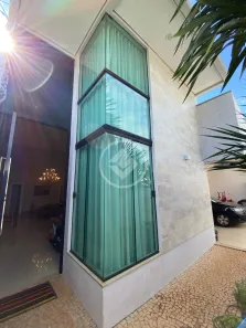 Casa com 3 Quartos à venda, 300m² no Jardim Sul, Uberlândia