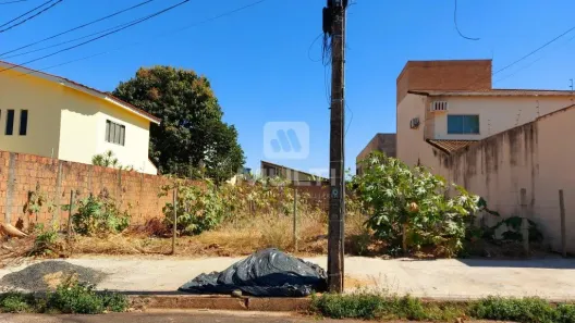 Lote/Terreno com 1 Quarto à venda, 300m² no Jardim Karaíba, Uberlândia