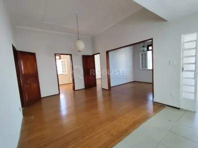 Casa com 3 Quartos à venda, 136m² no Centro, Botucatu