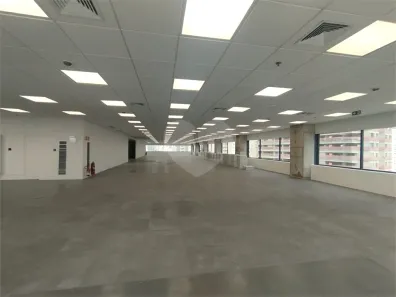 Sala Comercial para alugar, 789m² no Parque Industrial Tomas Edson, São Paulo