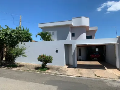 Casa com 3 Quartos à venda, 252m² no Jardim Celani, Salto
