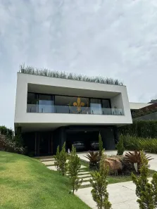 Casa de Condomínio com 3 Quartos para venda ou aluguel, 335m² no , Torres