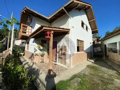 Casa com 3 Quartos à venda, 150m² no Carianos, Florianópolis