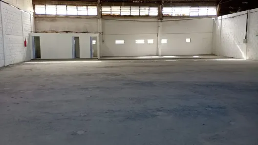 Galpão/Depósito/Armazém para alugar, 500m² no Gardênia Azul, Rio de Janeiro