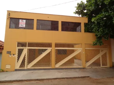 Sobrado com 3 Quartos para alugar, 300m² no Vila Abajá, Goiânia