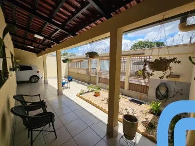 Casa com 5 Quartos à venda, 200m² no Parque das Laranjeiras, Goiânia