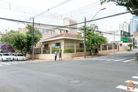 Imóvel Comercial com 4 Quartos à venda, 302m² no Centro, Londrina