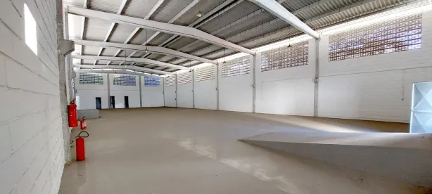 Galpão/Depósito/Armazém para alugar, 600m² no Pitangueiras, Lauro de Freitas