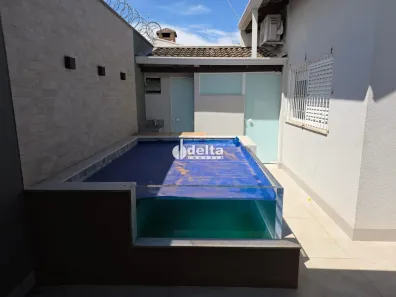Casa com 3 Quartos para alugar, 180m² no Umuarama, Uberlândia
