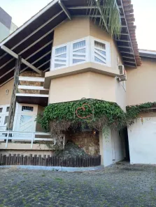 Imóvel Comercial com 4 Quartos para alugar, 345m² no Riviera Fluminense, Macaé