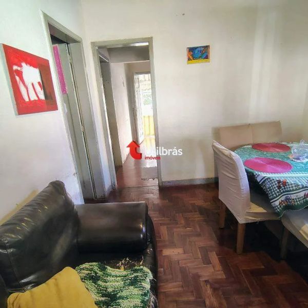 Casa com 2 quartos — Sagrada Família, Belo Horizonte