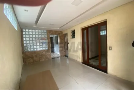 Casa com 3 Quartos para alugar, 180m² no Moinho Velho, São Paulo