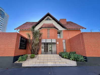 Casa com 13 Quartos para alugar, 375m² no Vila Fujita, Londrina
