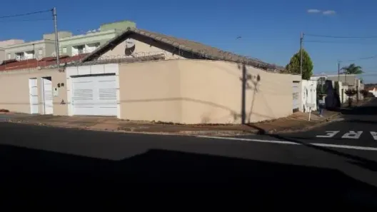 Casa com 3 Quartos à venda, 95m² no Jardim Holanda, Uberlândia