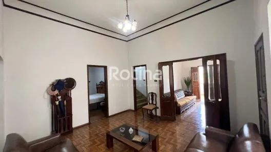 Prédio Comercial com 4 Quartos à venda, 309m² no Centro, Uberlândia