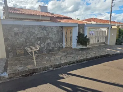 Casa com 3 Quartos à venda, 252m² no Jardim Paraíso, Botucatu
