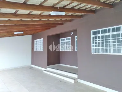 Casa com 3 Quartos à venda, 140m² no Segismundo Pereira, Uberlândia