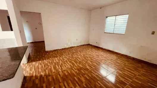 Casa com 2 Quartos para alugar, 70m² no Planalto, Natal