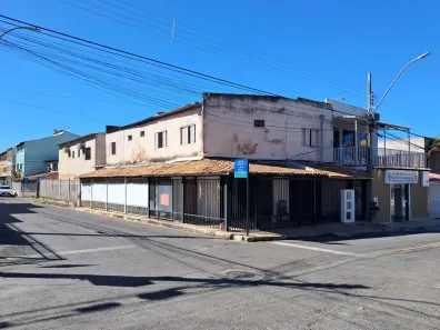 Sobrado com 4 Quartos à venda, 277m² no Guará II, Brasília
