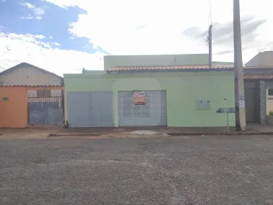 Casa com 3 Quartos para alugar, 87m² no Luizote de Freitas, Uberlândia