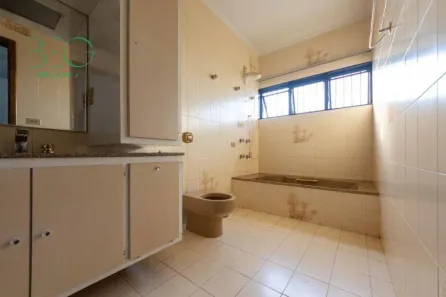 Sobrado com 4 Quartos à venda, 411m² no Centro, Jaboticabal