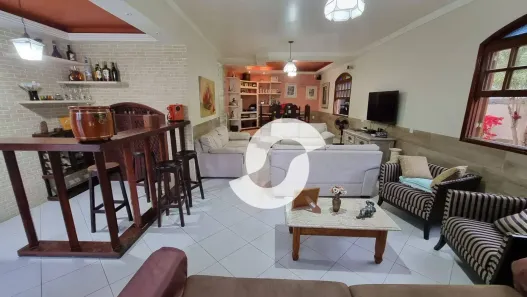 Casa com 4 Quartos à venda, 253m² no Jardim Imbuí, Niterói